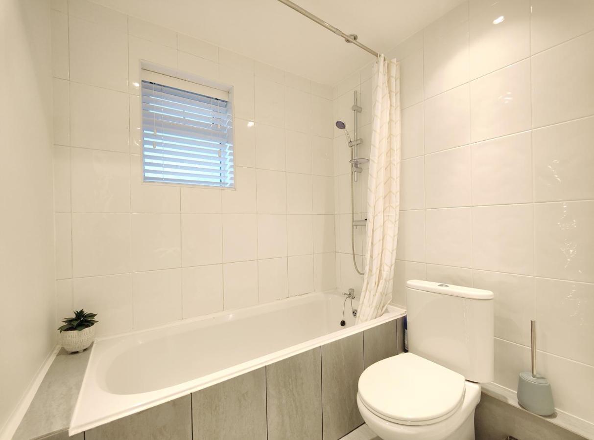 Stott House - Bright Spacious Townhouse 15 Minutes To Central Manchester With Free Parkingヴィラ エクステリア 写真